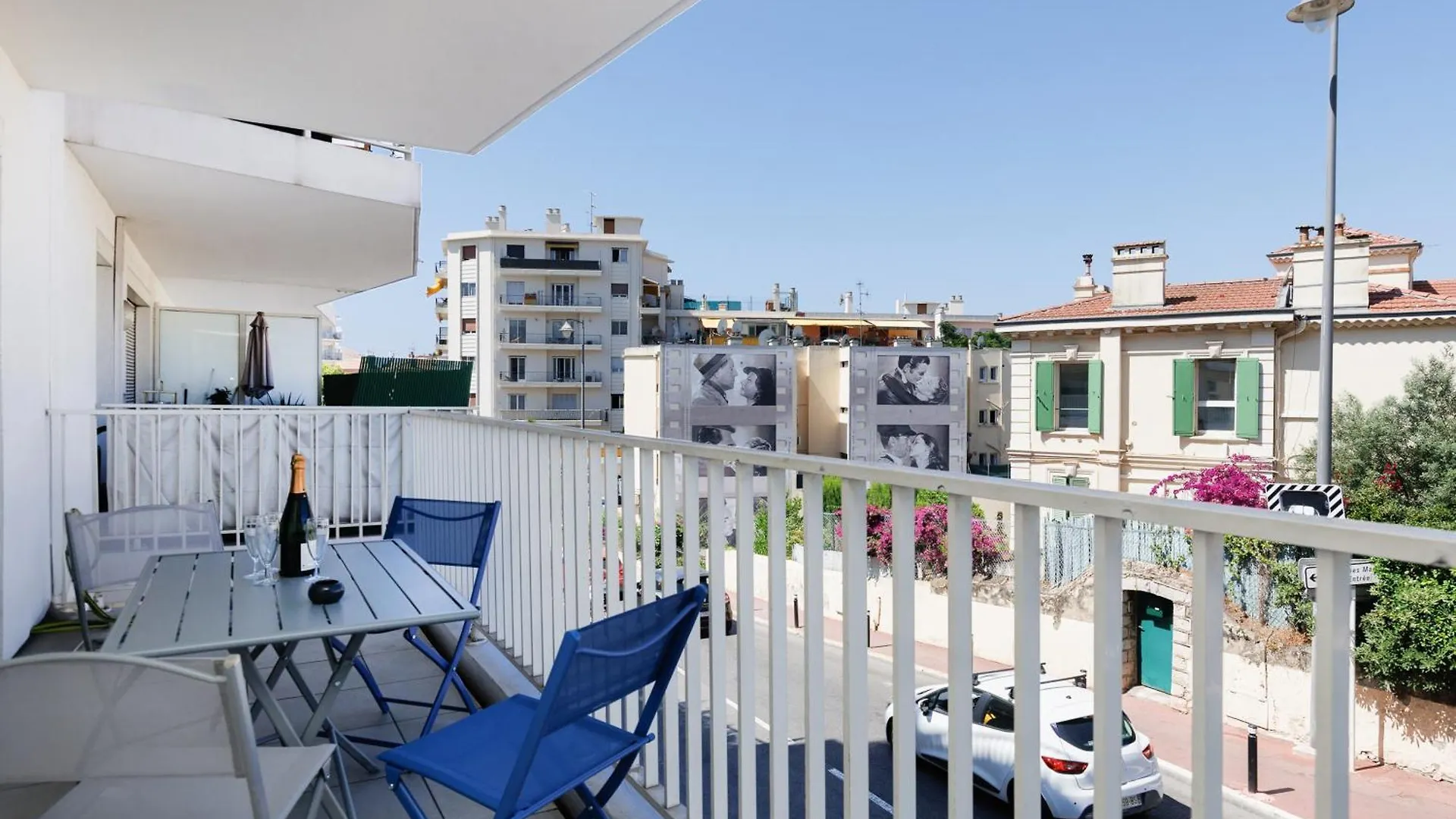 Cannes Maria Yourhosthelper Daire
